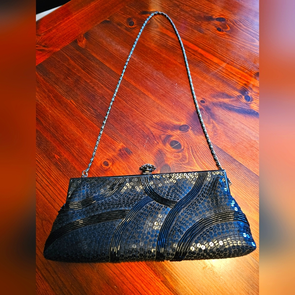 Beautiful vintage beaded evening back with rhinestone clasp‎